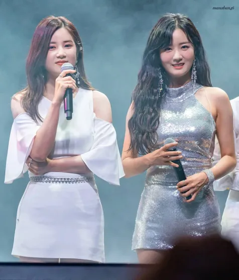 Bomi dan Chorong Apink