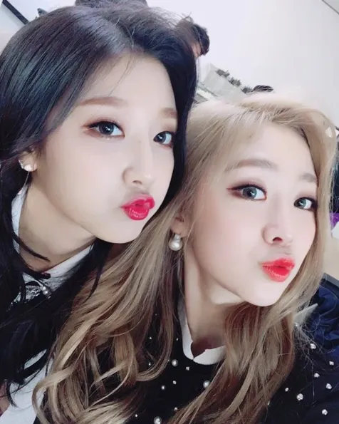 Jisoo dan Yeon Lovelyz