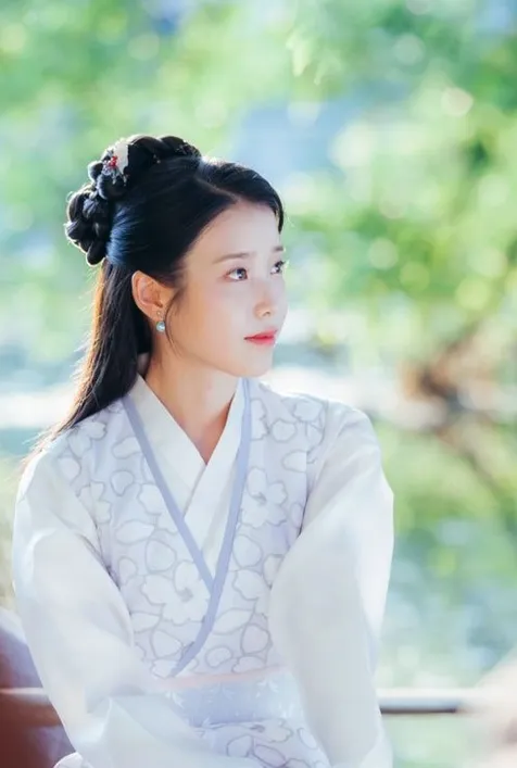 IU