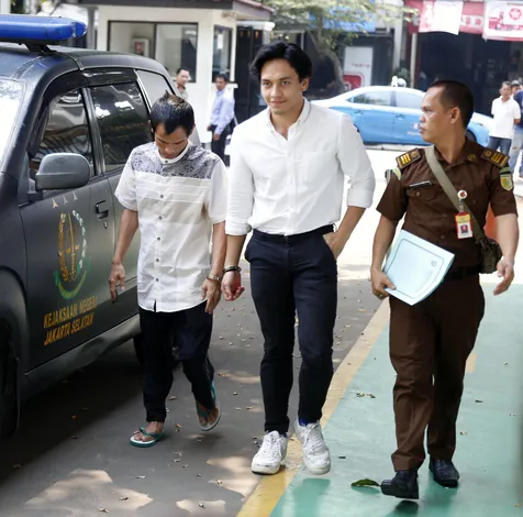 Minta Dibawakan Buku