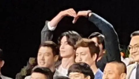 Pose Love