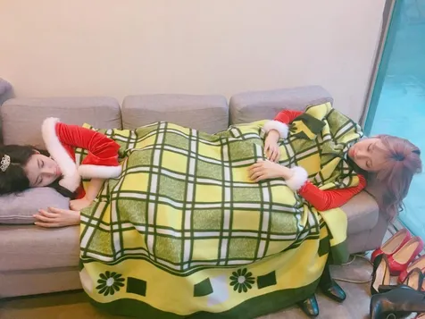 Momo dan Nayeon TWICE