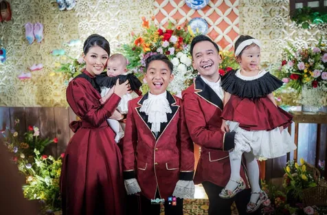 Jadi Panutan Thalia dan Tania