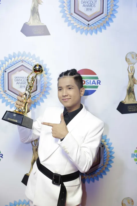 Persembahkan Penghargaan Untuk Mama