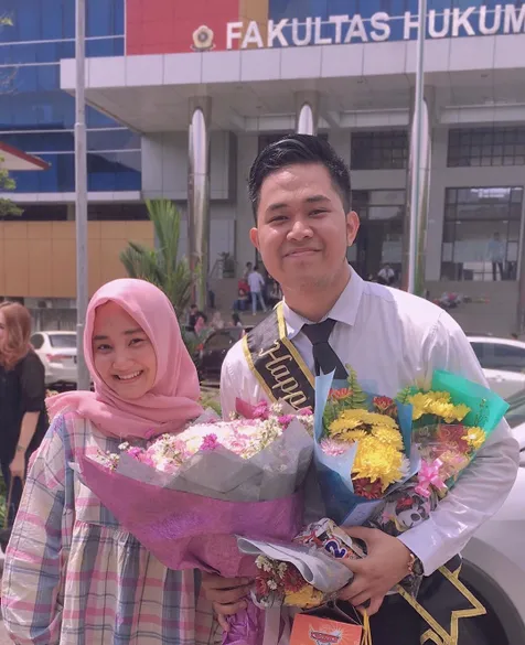 Lulus Sarjana Hukum