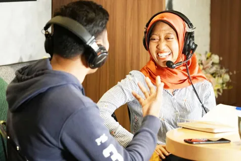 Ayu Kartika Dewi - 36 Tahun
