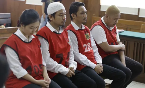 Bandingkan dengan Kasus Steve Emmanuel