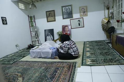 Makam Ditumpuk