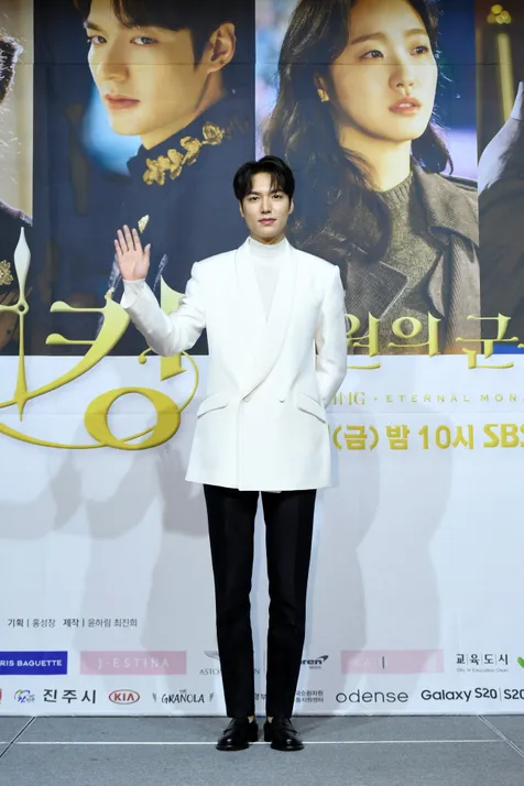 Penampilan Lee Min Ho