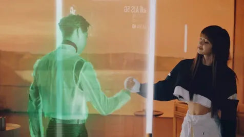 Kini mereka dipertemukan lagi dalam sebuah iklan penyedia internet provider di negara asal mereka, Thailand.