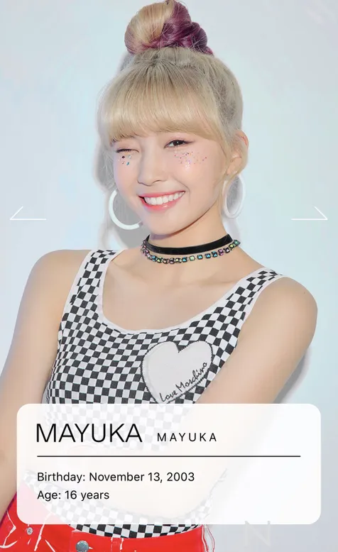 Mayuka, udah jago pose banget nih. Kerlingan matanya itu lho.