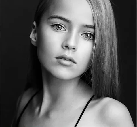 FOTO: 9 Gadis Cilik Cantik Memesona Ini Malah Bikin Kontroversi - Plus