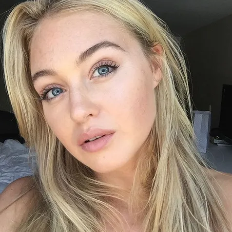 FOTO: Berbadan Besar, Cewek Cantik Ini Tetap Pede Menjadi Model - Plus