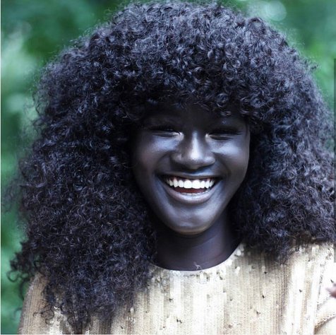 FOTO Khoudia Diop Model Kulit Hitam  Ini Jadi Perhatian 