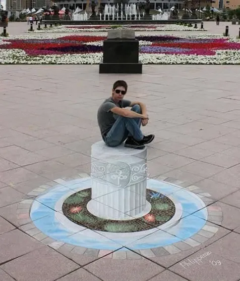 Foto Lukisan Ilusi di Jalan Ini Bikin Mata Berputar dan ...