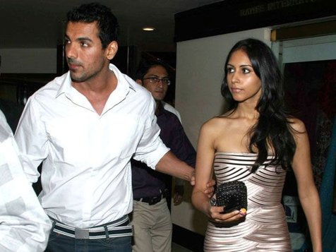 foto del matrimonio di John Abraham