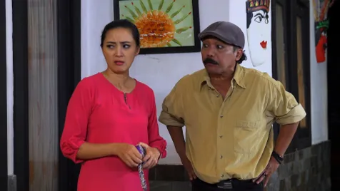 Oppie Kumis ikut bermain bersama Anwar © KapanLagi.com®/Fikri Alfi Rosyadi