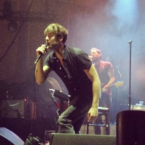 Nutini saat konser di Bridlington Spa dalam konser keliling UK