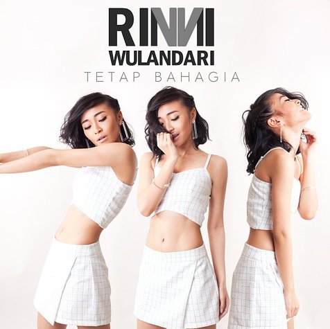 Rinni pamer cover single kedua, dan perut seksinya ©Official Instagram Rinni