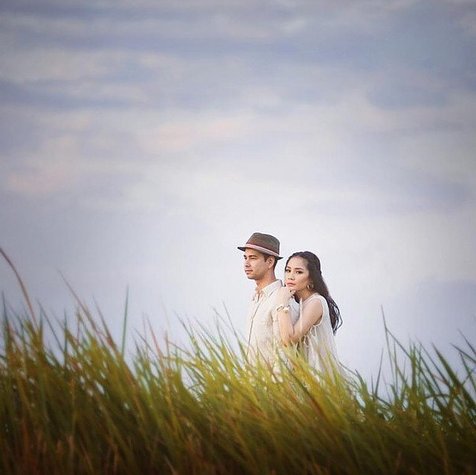 [FOTO] Gendong-Gendongan, Foto Prewed Raffi - Nagita Bikin Iri