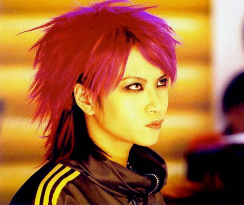 Hide, gitaris legendaris yang meninggal di usia 33