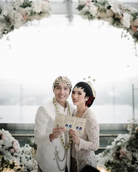 Isyana Sarasvati dan Rayhan Maditra