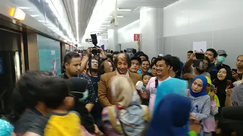 Pertama Naik MRT