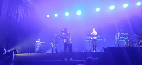 Dibuka Tiga Lagu Hits