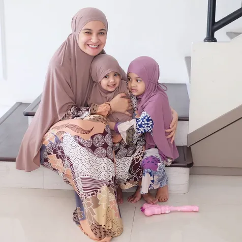Jarang Tersorot, Ini 9 Potret Anak Ketiga Shireen Sungkar dan Teuku Wisnu yang Paling Kalem Diantara 2 Kakaknya
