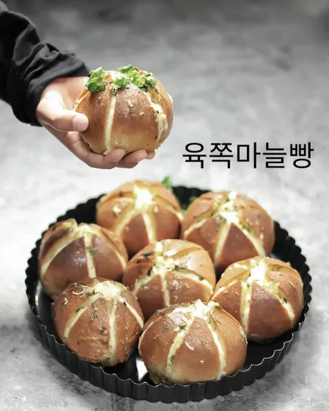 Korean Cream Cheese Garlic Bread ala Korea