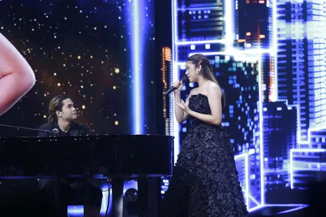 Dul mendapat kesempatan mengiringi finalis Indonesian Idol 2020.