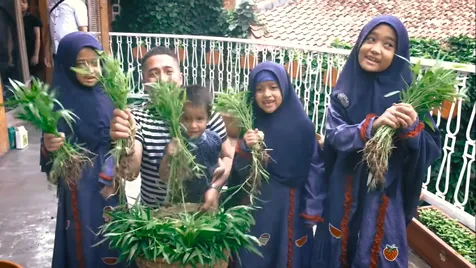 Ajari Anak Berkebun