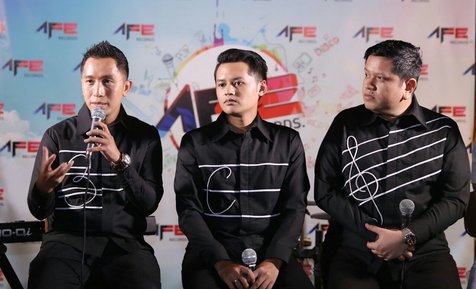 Menyajikan lagu akustik seperti single 'Bangun Cinta' jadi pengalaman pertama bagi 3 Composer © KapanLagi.com/Fikri Alfi Rosiyadi