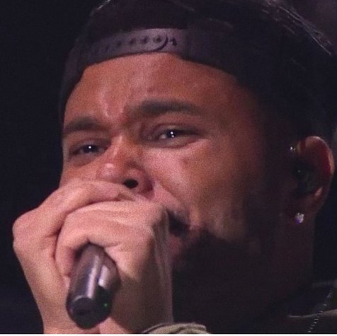 Abel sampai menangis saat menyanyikan lagunya untuk Selena Gomez. Â© instagram.com/abelenaslove