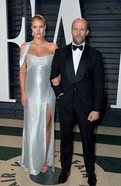 Rosie dan Jason Statham tampil mesra di Oscar After Party © via dailymail.co.uk