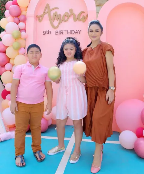 Baru Rayakan Ultah Ke 9 Sederet Potret Terbaru Amora Anak Krisdayanti Dan Raul Lemos Ini Makin Terlihat Mirip Sang Ibu Kapanlagi Com Baru Rayakan Ultah Ke 9 Sederet Potret Terbaru Amora Anak Krisdayanti Dan Raul Lemos Ini Makin Terlihat Mirip Sang Ibu Kapanlagi Com