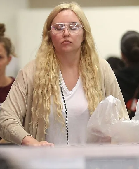 Foto Jarang Tertangkap Kamera Amanda Bynes Nyaris Tak Bisa