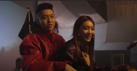 Rich Brian dan Chungha