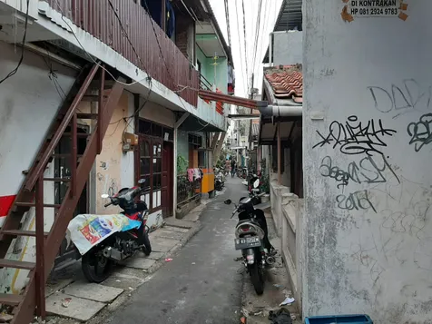 Banyak Warga Masih Kerabat Lucinta