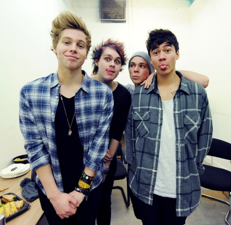 5 SoS gampang teralihkan wanita cantik @splash