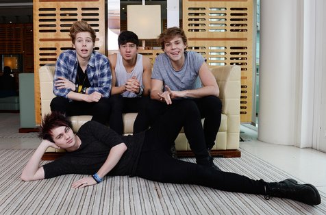 5SOS terapkan sedikit penyesuaian sebagai opener One Direction ©splash