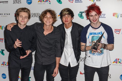 Mungkin mereka tak sadar. Tapi single baru 5SOS dirilis bareng Lebaran! ©SPLASH