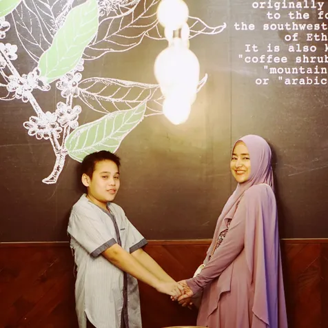 Sangat Dekat dengan Ibundanya