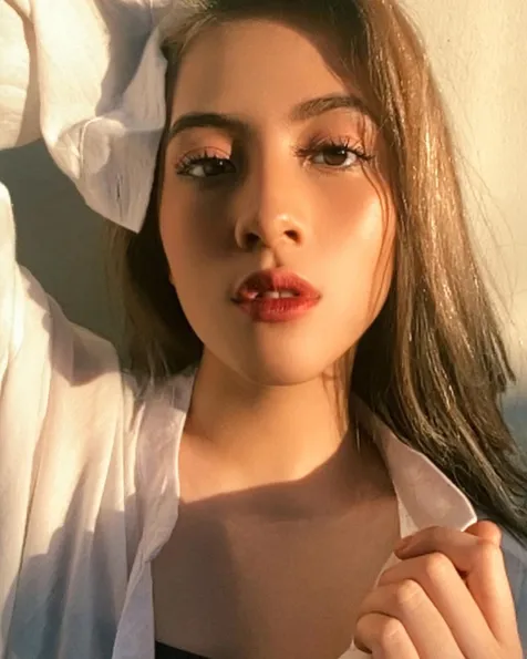 Adhisty Zara