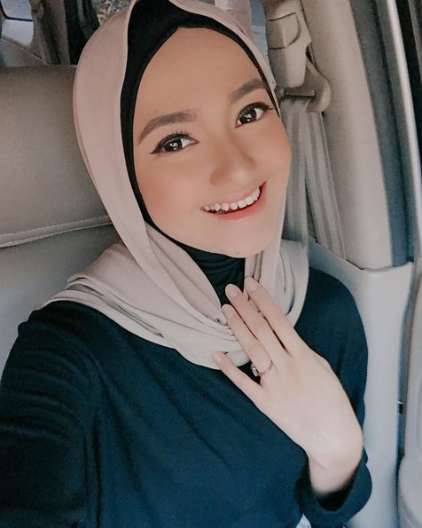 9 Cantiknya Marcella Simon Kini Putuskan Berhijab Setelah Setahun Mualaf Makin Menawan Dalami Agama Kapanlagi Com