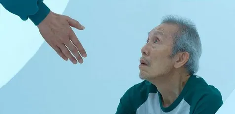 Viral Berkat Peran Kakek di 'SQUID GAME', Oh Young Su Tolak Tawaran Jadi Ambassador Brand Ayam Terbesar di Korea