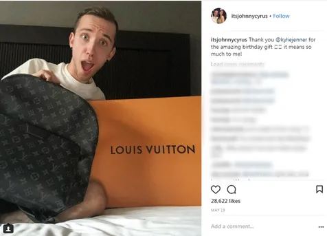 Sayangi Fans Kylie Hadiahi Fans Setianya Tas Louis Vuitton Seharga 27 Juta Rupiah Kapanlagi Com Sayangi Fans Kylie Hadiahi Fans Setianya Tas Louis Vuitton Seharga 27 Juta Rupiah Kapanlagi Com
