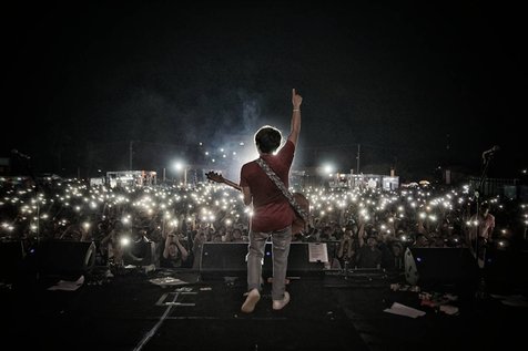 Aska dkk mampu buat seluruh penonton larut dalam suasana. (Rocket Rockers)