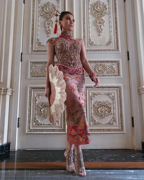 Flawless Kenakan Kebaya Cheongsam