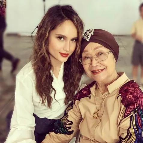 Cinta Laura Bakal Rindukan Sang Nenek